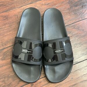 Salvatore Ferragamo men’s groove 2 rubber slides